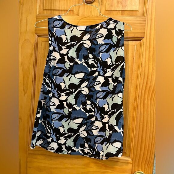 Loft blue floral print tank top size medium - Picture 4 of 5